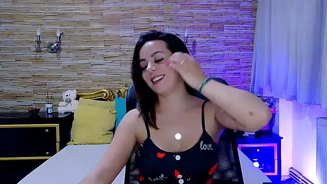 PlayfulElla online show from 02-04-25, 12:44