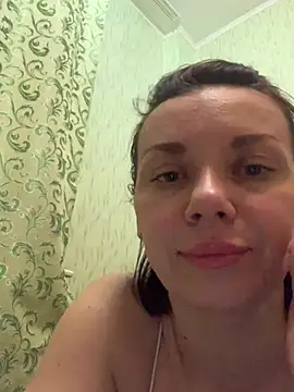 Snapshot of EveLibston chatting on 03-04-25, 01:06 EveLibston online show from 03-04-25, 01:06