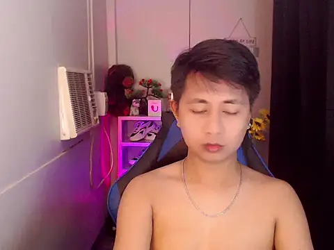 Snapshot of khael_moreno chatting on 11-18-25, 12:48 khael moreno online show from 11-18-25, 12:48