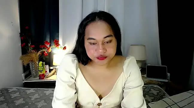 Snapshot of bettina_love chatting on 12-09-24, 02:17 bettina love online show from 12-09-24, 02:17