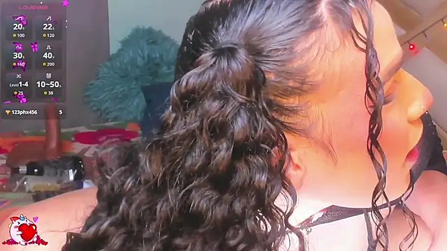 Snapshot of SophieeSweet chatting on 06-10-26, 02:57 SophieeSweet online show from 06-10-26, 02:57