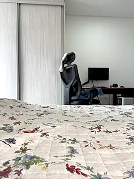 tsuki chan on online show from 10-31-25, 02:46