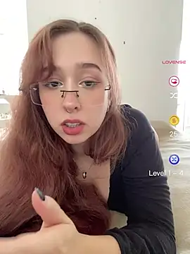 Snapshot of tsuki_chan_on chatting on 06-01-26, 06:18 tsuki chan on online show from 06-01-26, 06:18