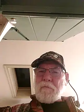 Snapshot of CDforU chatting on 10-28-25, 08:57 CDforU online show from 10-28-25, 08:57