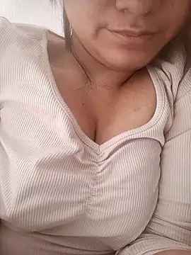 Snapshot of kitty_222 chatting on 02-23-26, 12:06 kitty 222 online show from 02-23-26, 12:06