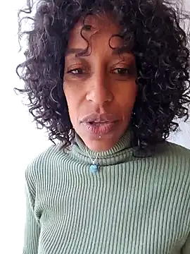 Snapshot of Goldenlace chatting on 10-29-25, 11:31 Goldenlace online show from 10-29-25, 11:31