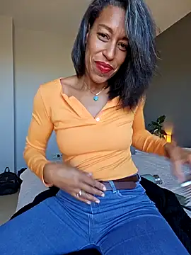 Snapshot of Goldenlace chatting on 11-03-25, 11:25 Goldenlace online show from 11-03-25, 11:25