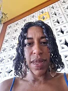 Snapshot of Goldenlace chatting on 12-18-24, 10:13 Goldenlace online show from 12-18-24, 10:13