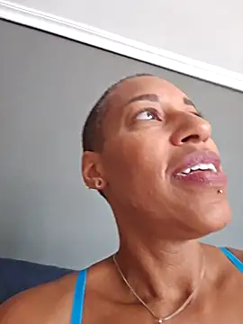 Snapshot of Goldenlace chatting on 07-23-26, 02:24 Goldenlace online show from 07-23-26, 02:24
