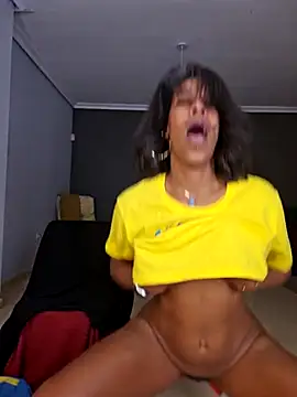 Snapshot of Goldenlace chatting on 03-05-25, 11:06 Goldenlace online show from 03-05-25, 11:06