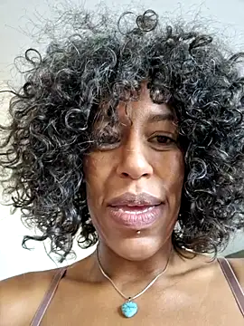 Snapshot of Goldenlace chatting on 10-11-25, 10:05 Goldenlace online show from 10-11-25, 10:05