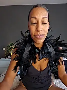 Snapshot of Goldenlace chatting on 10-30-25, 01:31 Goldenlace online show from 10-30-25, 01:31