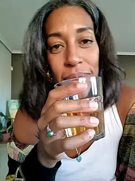 Snapshot of Goldenlace chatting on 01-17-25, 04:26 Goldenlace online show from 01-17-25, 04:26