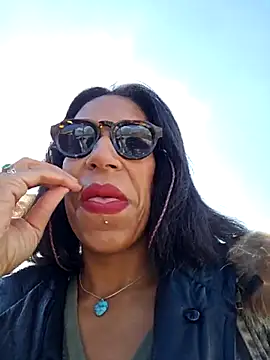 Snapshot of Goldenlace chatting on 03-12-25, 10:37 Goldenlace online show from 03-12-25, 10:37