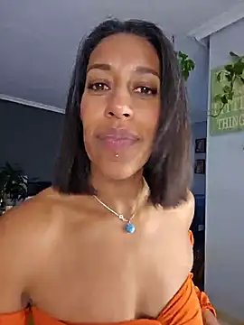 Snapshot of Goldenlace chatting on 03-18-25, 04:39 Goldenlace online show from 03-18-25, 04:39