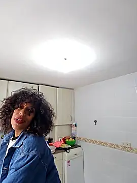 Snapshot of Goldenlace chatting on 10-20-25, 03:34 Goldenlace online show from 10-20-25, 03:34