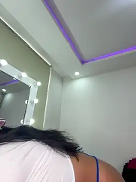 Snapshot of karlyn_angels chatting on 05-25-26, 05:44 karlyn angels online show from 05-25-26, 05:44