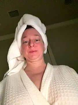 Snapshot of Vivian_MayXxX chatting on 10-22-25, 03:22 Vivian MayXxX online show from 10-22-25, 03:22