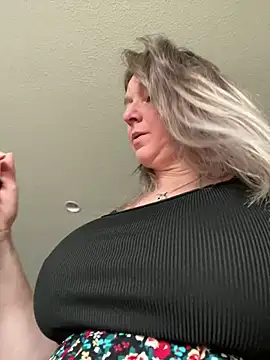 Snapshot of Vivian_MayXxX chatting on 02-12-25, 10:04 Vivian MayXxX online show from 02-12-25, 10:04