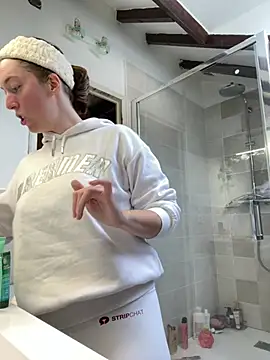 Daisy Michto Officiel online show from 02-07-25, 10:08