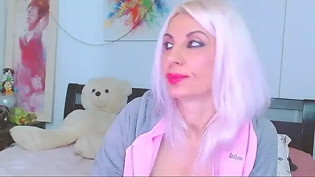 HoneyLara online show from 11-15-25, 09:08