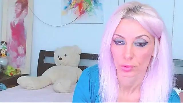 HoneyLara online show from 10-17-25, 08:54