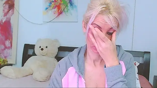 HoneyLara online show from 11-19-25, 08:09