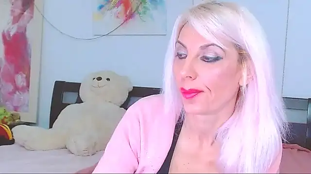 HoneyLara online show from 12-16-25, 12:15