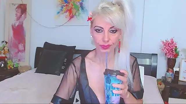 HoneyLara online show from 06-19-26, 01:11