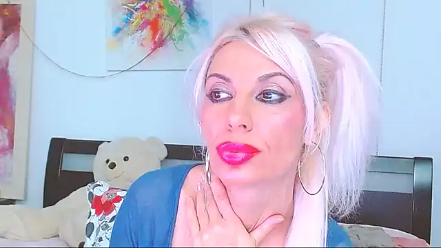 HoneyLara online show from 10-15-25, 07:22