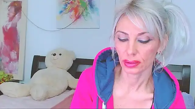 HoneyLara online show from 12-20-25, 07:06