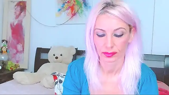 HoneyLara online show from 10-28-25, 10:09