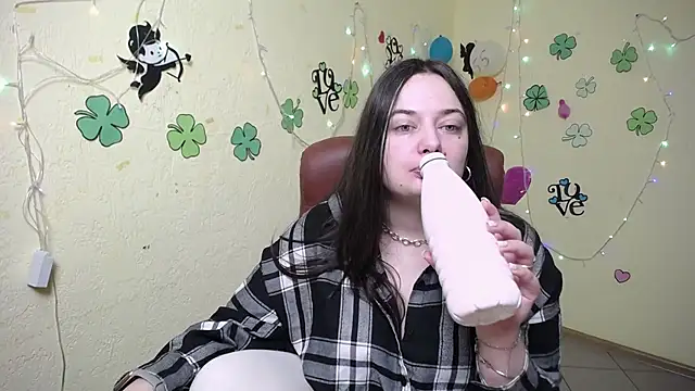 Snapshot of MilanaPrice chatting on 03-15-25, 06:25 MilanaPrice online show from 03-15-25, 06:25