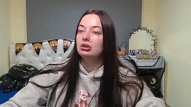 Snapshot of MilanaPrice chatting on 10-18-25, 11:12 MilanaPrice online show from 10-18-25, 11:12