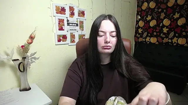 MilanaPrice online show from 11-22-25, 06:23