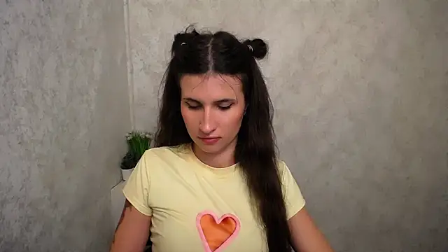 Snapshot of MaryEm976 chatting on 06-27-26, 02:01 MaryEm976 online show from 06-27-26, 02:01