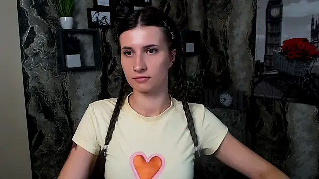 Snapshot of MaryEm976 chatting on 06-26-26, 05:46 MaryEm976 online show from 06-26-26, 05:46