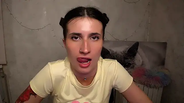 Snapshot of MaryEm976 chatting on 05-20-26, 10:23 MaryEm976 online show from 05-20-26, 10:23