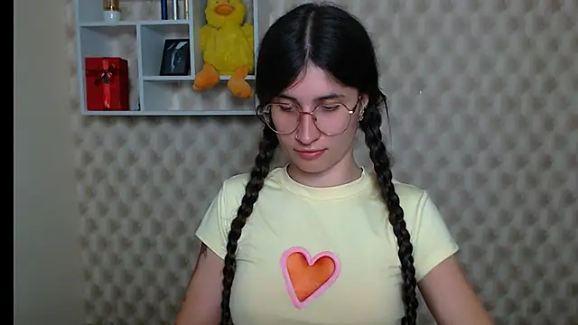 Snapshot of MaryEm976 chatting on 06-02-26, 06:24 MaryEm976 online show from 06-02-26, 06:24