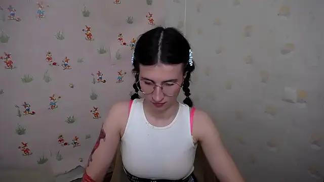 Snapshot of MaryEm976 chatting on 04-28-26, 05:45 MaryEm976 online show from 04-28-26, 05:45