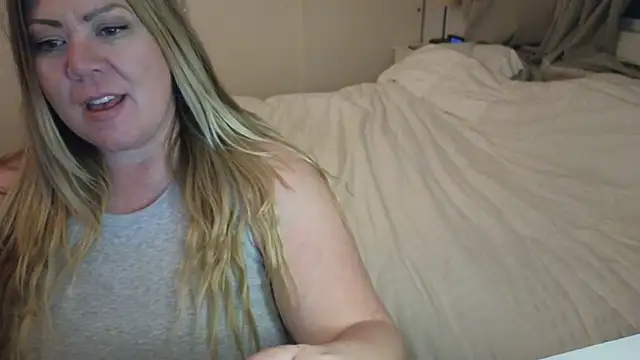 Snapshot of JESS_LOVES chatting on 01-14-25, 04:15 JESS LOVES online show from 01-14-25, 04:15
