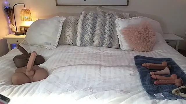 JESS LOVES online show from 07-25-26, 03:40