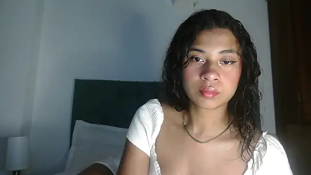 Snapshot of dark_enchantress_ chatting on 09-18-25, 05:43 dark enchantress online show from 09-18-25, 05:43