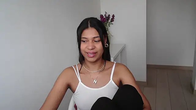 Snapshot of dark_enchantress_ chatting on 02-14-25, 09:32 dark enchantress online show from 02-14-25, 09:32