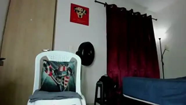Snapshot of Cloudy_pigDude chatting on 06-12-26, 04:10 Cloudy pigDude online show from 06-12-26, 04:10