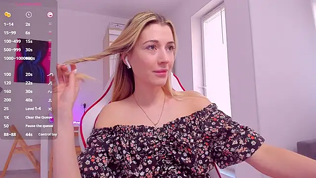 HotCarolineXO online show from 03-09-25, 12:09