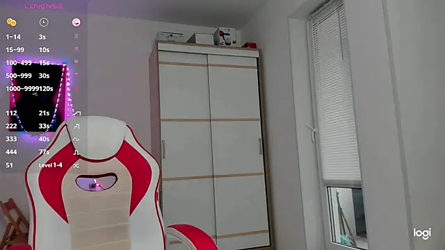 HotCarolineXO online show from 10-29-25, 12:37