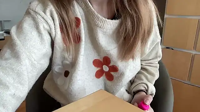 Mollyy998 online show from 10-27-25, 07:20