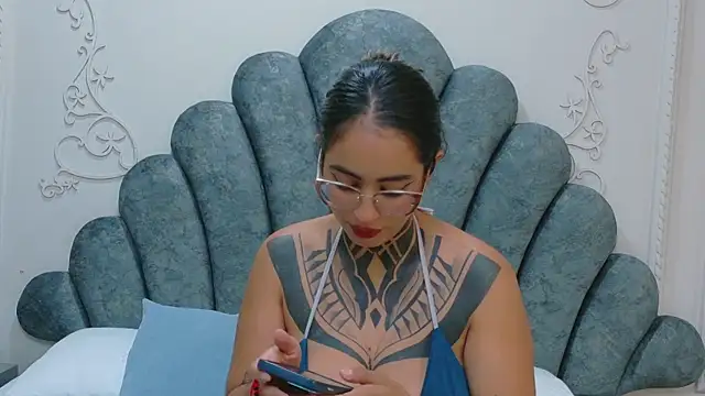 Snapshot of NicoleBlum chatting on 07-29-26, 04:17 NicoleBlum online show from 07-29-26, 04:17