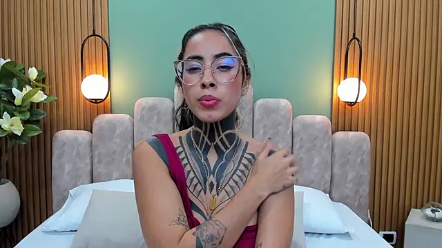 NicoleBlum online show from 03-11-25, 10:20